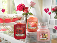 Yankee Candle Duftkerze im Glas (groß) SUN-DRENCHED APRICOT ROSE - Kerze mit Brenndauer bis zu 150 Stunden
