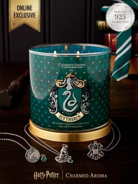 Harry Potter Duftkerze mit Halskette (Slytherin) von Charmed Aroma, Kerze mit Schmuck