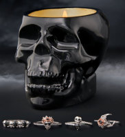 Duftkerze Midnight Teakwood Skull Totenkopf mit Überraschungs Ring von Charmed Aroma, Kerze mit Schmuck